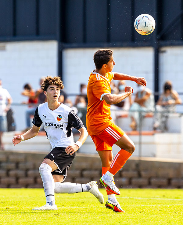 Spain-SPF-player Spain Rush SPF Player heading ball